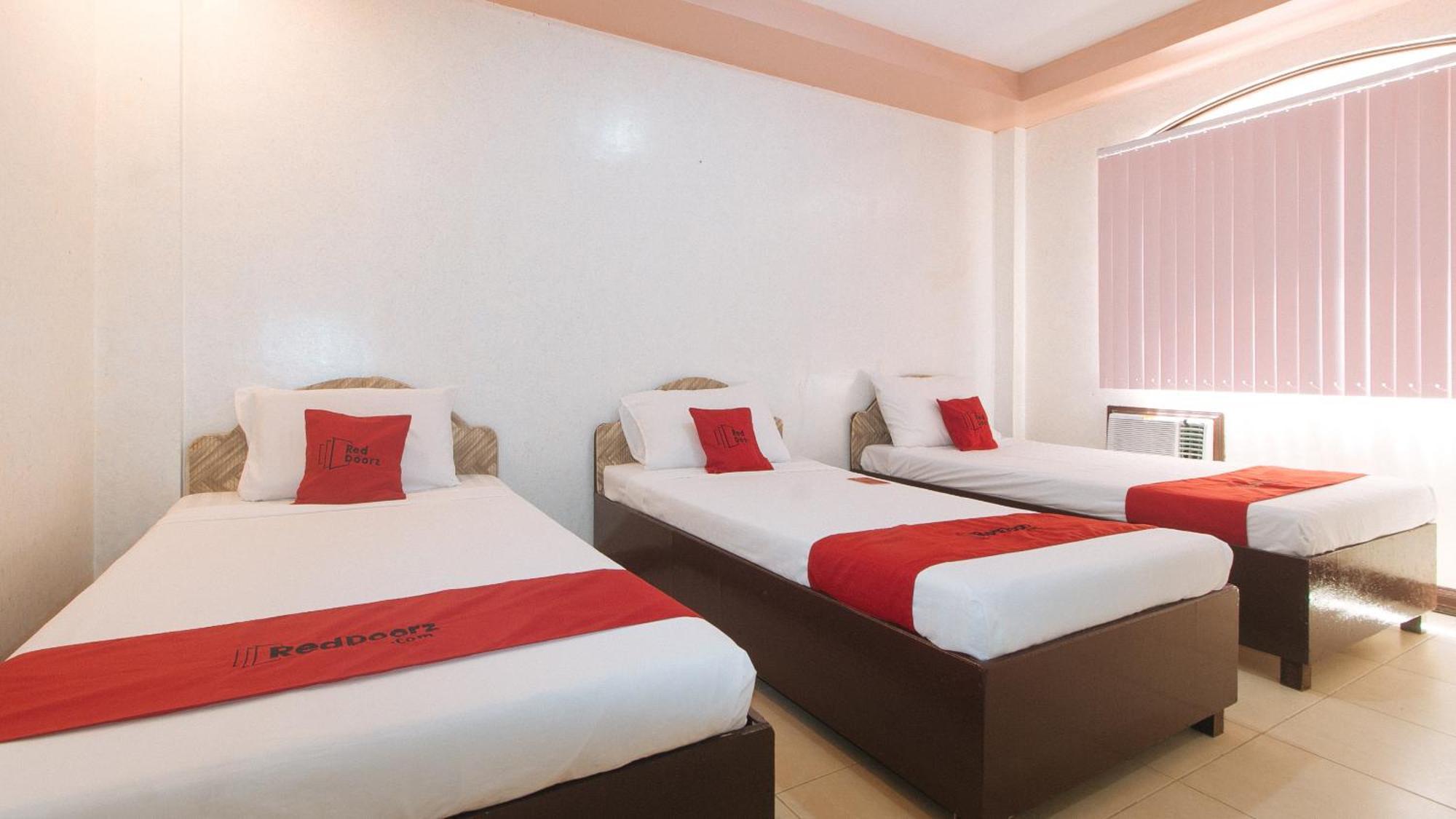 Reddoorz At Coco Grove Tourist Inn Panglao Exterior foto