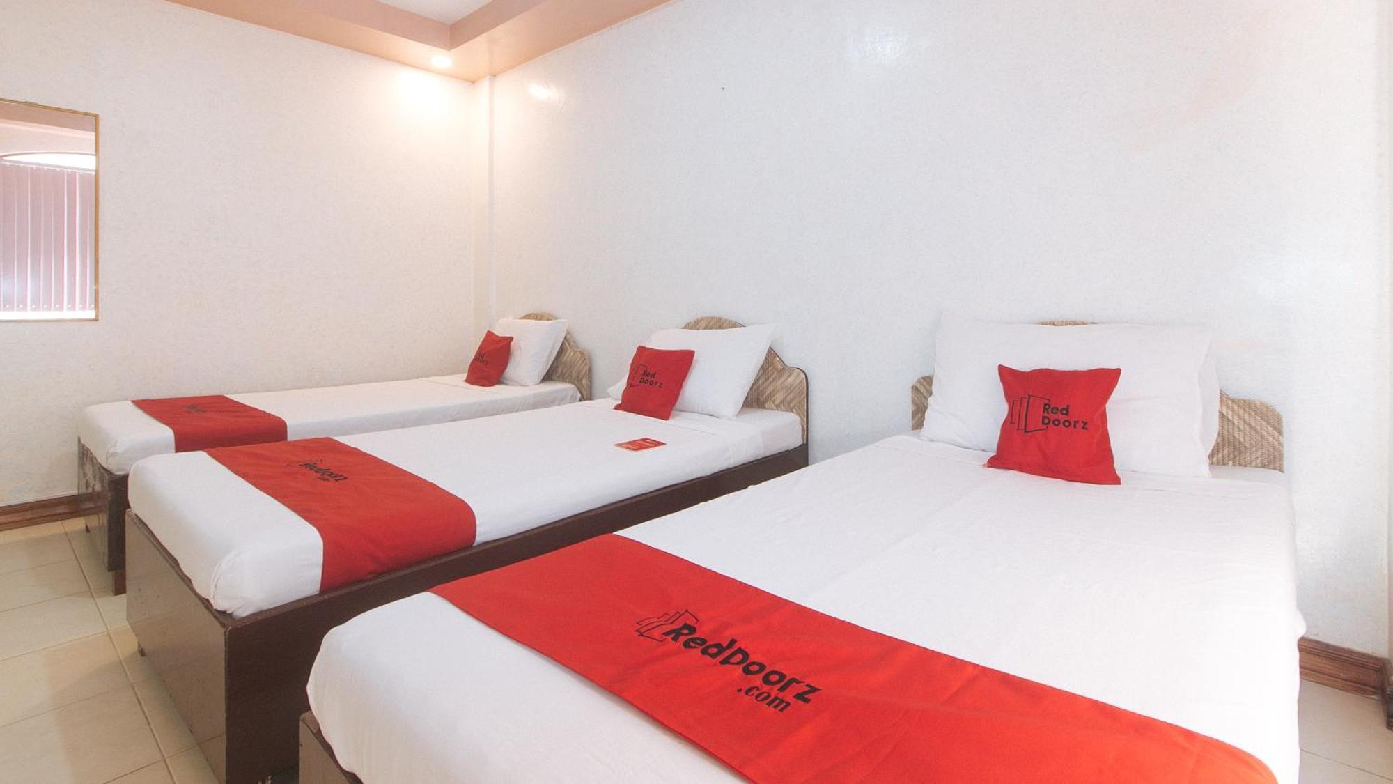 Reddoorz At Coco Grove Tourist Inn Panglao Exterior foto