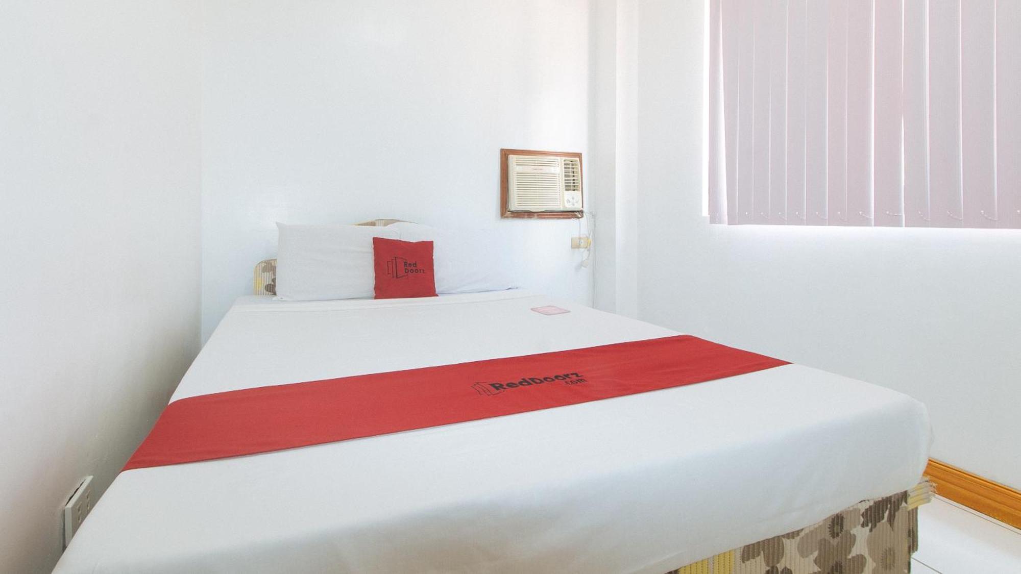 Reddoorz At Coco Grove Tourist Inn Panglao Exterior foto