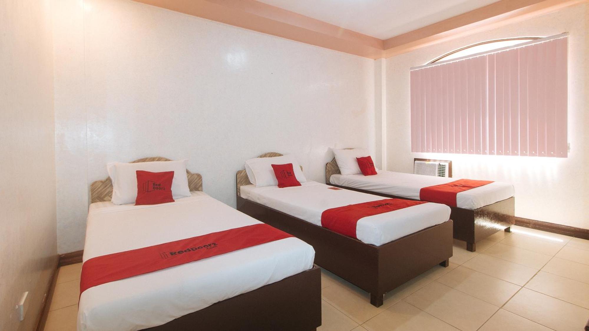 Reddoorz At Coco Grove Tourist Inn Panglao Exterior foto