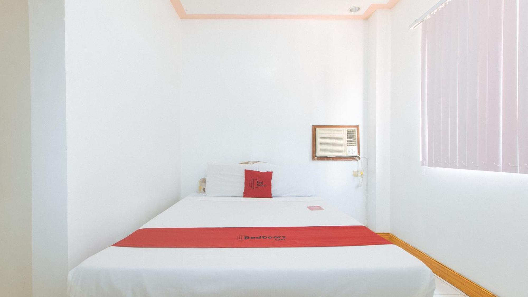 Reddoorz At Coco Grove Tourist Inn Panglao Exterior foto