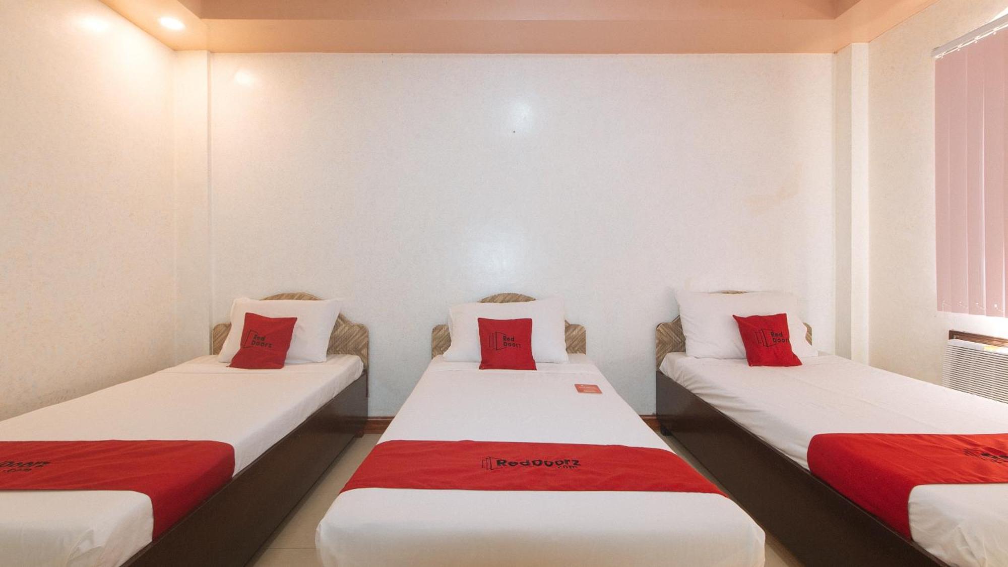 Reddoorz At Coco Grove Tourist Inn Panglao Exterior foto